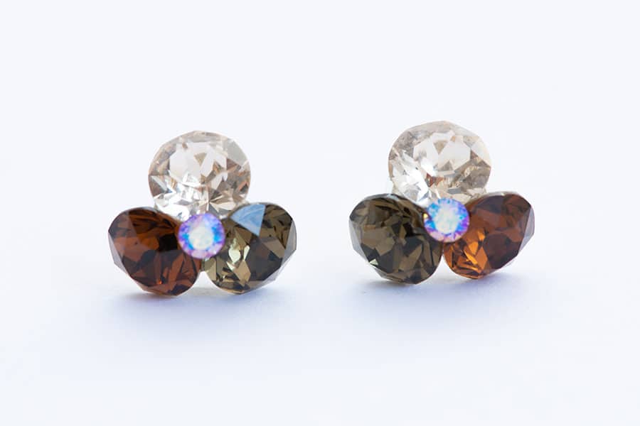 cercei trifoi cu cristale swarovski maro si montura argint 925 cercei trifoi cercei maro cercei argint cercei swarovski