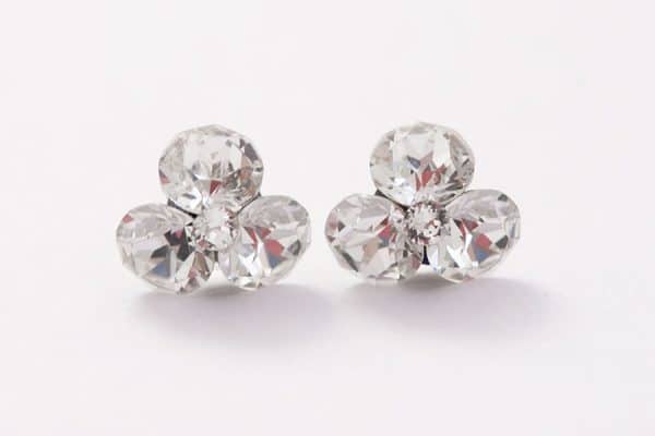 cercei albi cercei cu pietre albe cercei trifoi cercei swarovski
