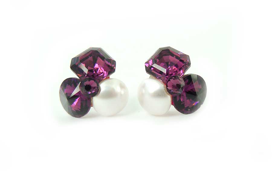 cercei argint pe ureche cu cristale Swarovski mov si Perle Swarovski www.cristalia.ro cercei mov cercei trifoi cercei argint cercei cu argint cercei dama cercei argint dama cercei argint cu pietre swarovski cercei eleganti cercei perle cercei argint perle cercei perle argint cercei pe ureche cercei pe lobul urechii cercei argint pe ureche cercei pe ureche argint