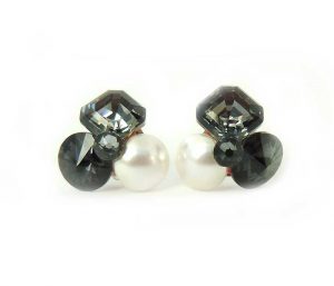 cercei gri cercei negrii cercei trifoi cercei rotunzi cercei patrati cercei argint cercei swarovski cercei argint cu pietre swarovski cercei perle cercei perle argint cercei argint perle cercei pe ureche cercei pe lobul urechii cercei pe ureche argint cercei argint pe ureche cercei cluj bijuterii cluj bijuterii perle swarovski cluj