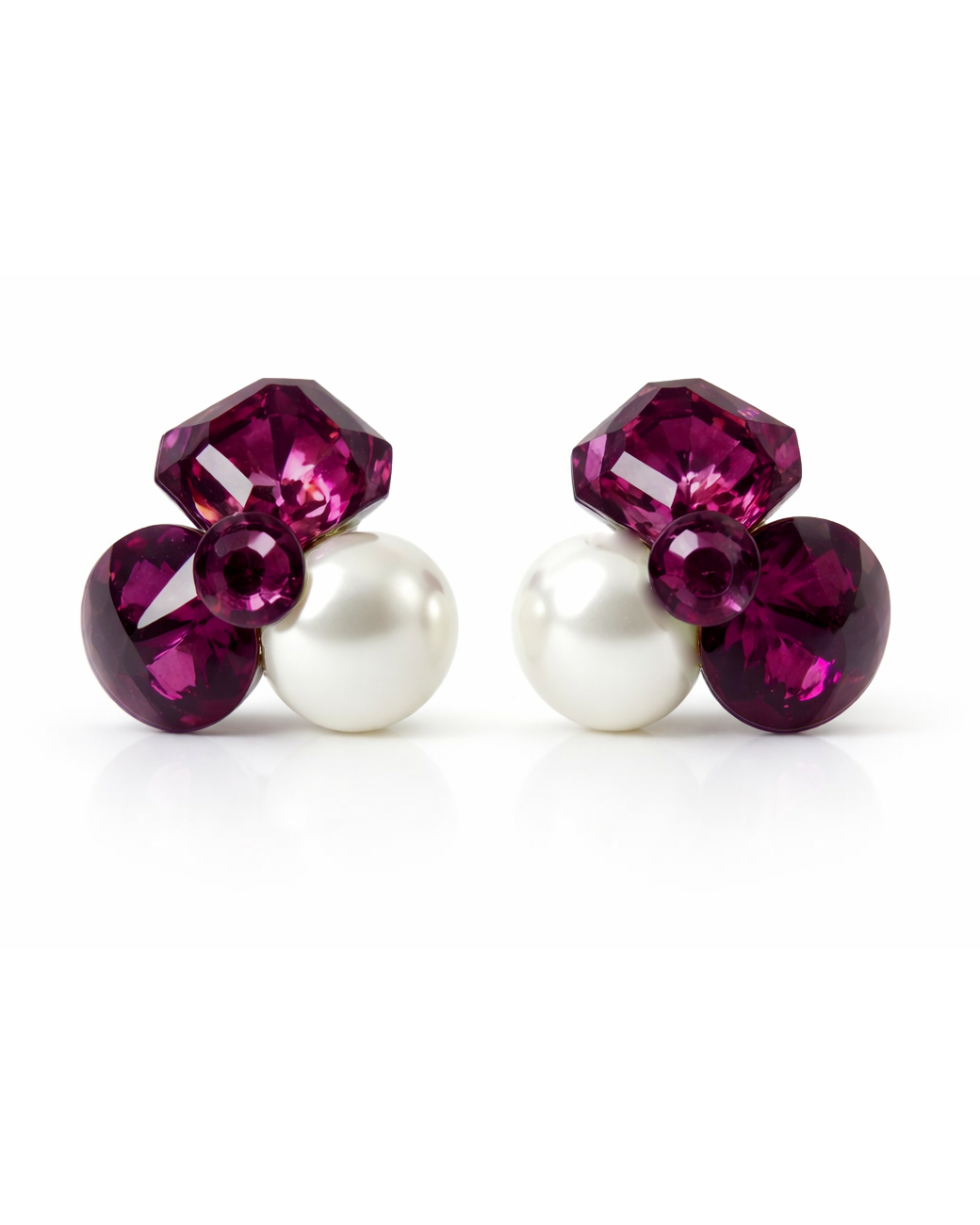 cercei-relizati-cu-trei-lemente-de-cristale-swarovski-mov-amethyst-si-perle-swarovski-albe cercei mov cercei pietre mov cercei perle cercei perle argint cercei swarovski mov cercei piere swarovski mov