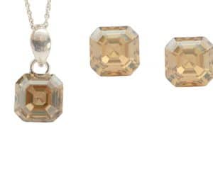 cercei aurii cercei pietre aurii cercei swarovski aurii cercei pietre swarovski aurii cercei patrati aurii cercei swarovski patrati colier swarovski auriu colier pietre aurii set bijuterii dama auriu set auriu lantisor auriu