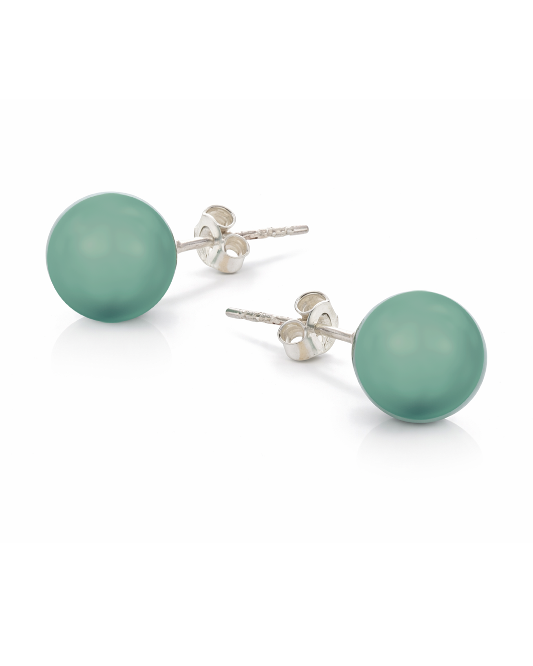 cercei-model-pe-ureche-cu-perle-rotunde-swarovski-culoarea-verde-albastrui cercei pe ureche cercei perle cercei perle rotunde cercei perle albe cercei argint cercei perle argint