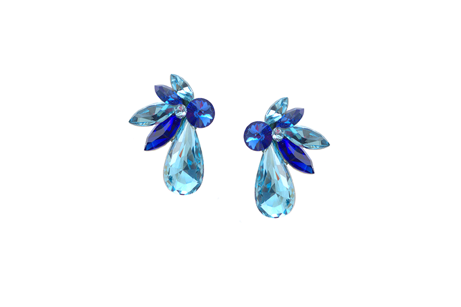 cercei-foarte-mari-pe-ureche-realizati-cu-cristale-swarovski-in-nuante-de-albastru-aquamarine-si-albastru-safir cercei albastri cercei albastri mari cercei albasyti eleganti cercei swarovski cercei swarovski albastri cercei mari cercei eleganti cercei pe ureche swarovski cercei cercei lacrima cercei alabstru inchis