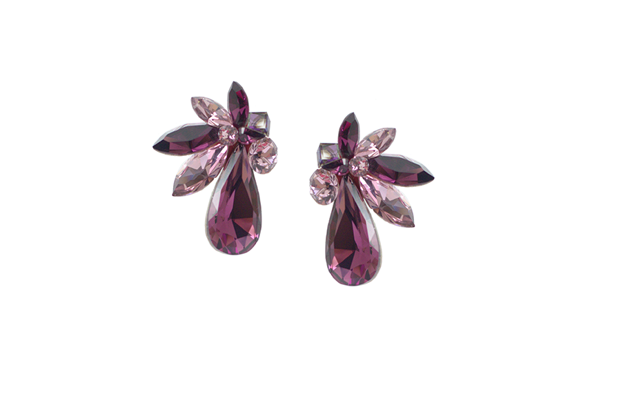 cercei-foarte-mari-pe-ureche-realizati-cu-cristale-swarovski-in-nuante-de-mov cercei mov cercei mov eleganti cercei mov mari cercei eleganti mov cercei mari mov cercei swarovski mov swarovski cercei cercei swarovski mari cercei pe ureche cercei swarovski cercei cercei curucbeu cercei multicolori cercei mov deschis