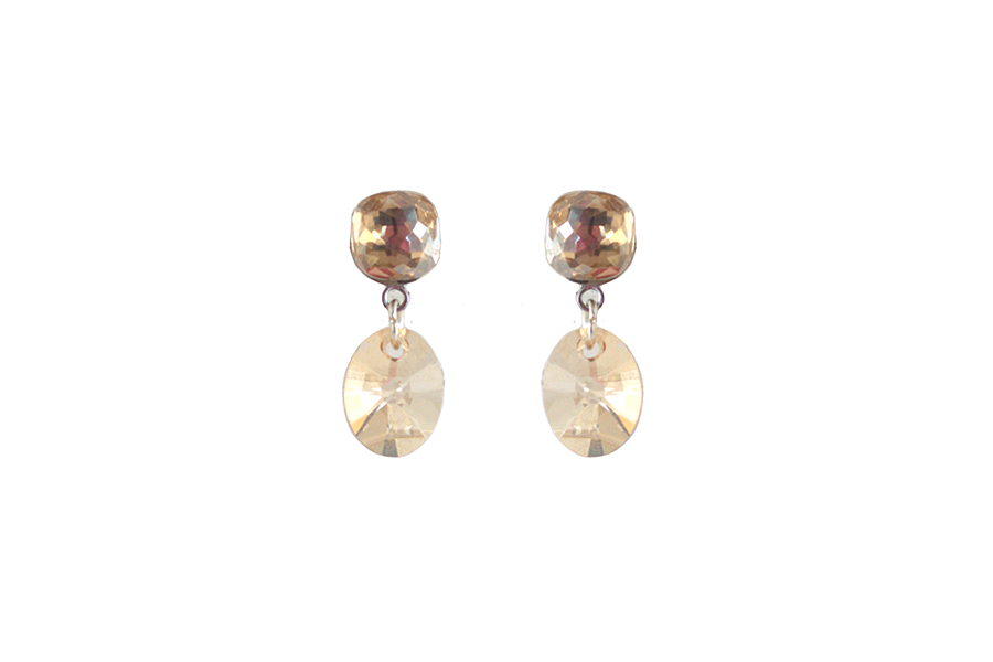 cercei-lungi-realizati-cu-cristale-swarovski-in-nunate-de-auriu cercei aurii cercei aurii mari cercei aurii eleganti cercei aurii lungi cercei swarovski cercei swarovski lungi cercei swarovski aurii cercei dama cercei dama eleganti