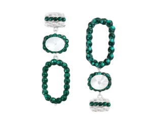 Cercei lungi verzi cu margele si detalii argintii model unicat Cristalia Cercei verzi unicat cu margele Cristalia Cercei statement verzi cu design asimetric Cercei handmade verzi cu margele si elemente argintii Cercei eleganti verzi cu margele stralucitoare Cercei asimetrici verzi model unicat Cercei lungi cu margele verde smarald Cristalia Cercei deosebiti verzi lucrati manual Cercei handmade unicat cu margele verzi Cercei fashion verzi cu design unicat